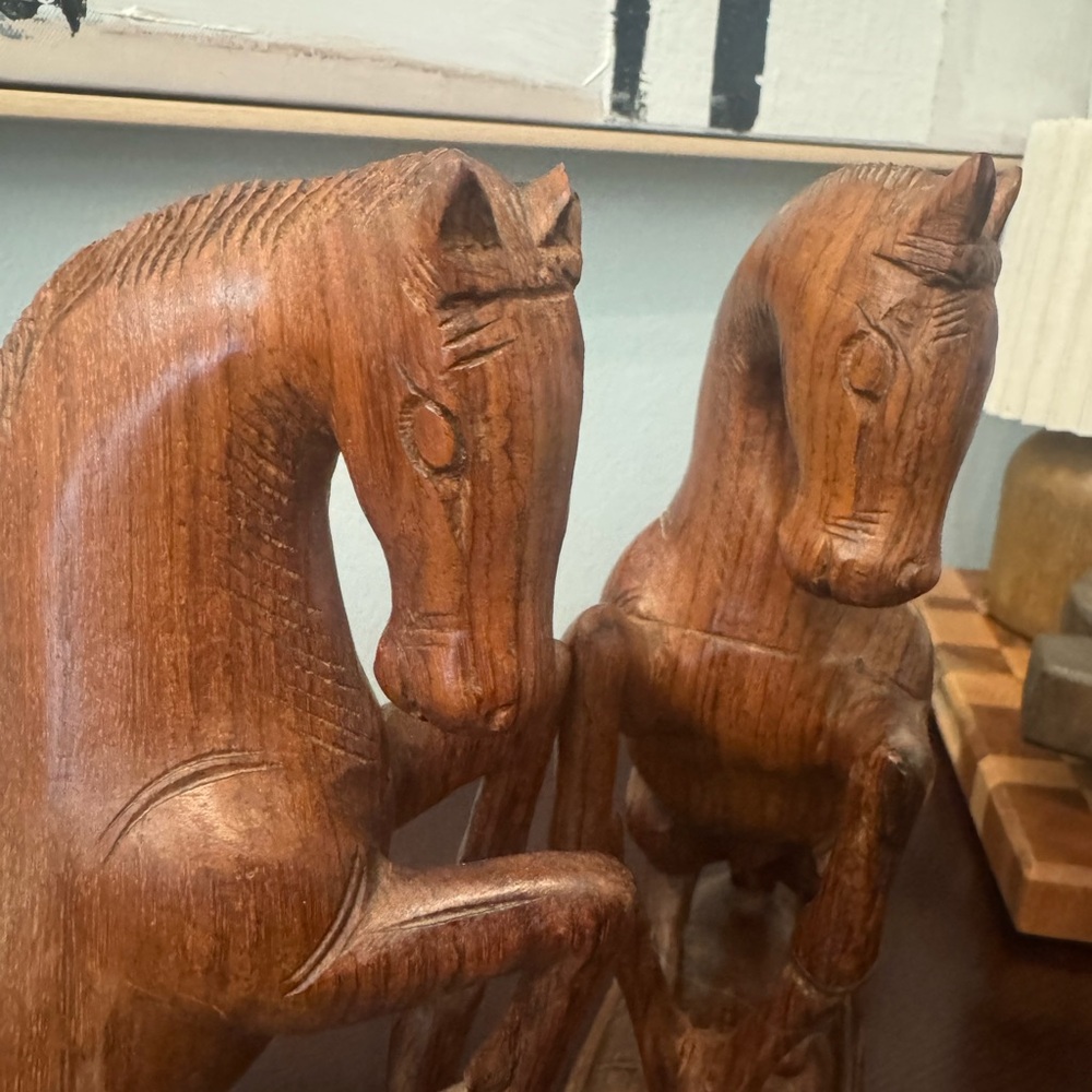 Vintage Equestrian Pair of Carved Wooden Horse Figurines - Beautiful! - Picture 11 of 15